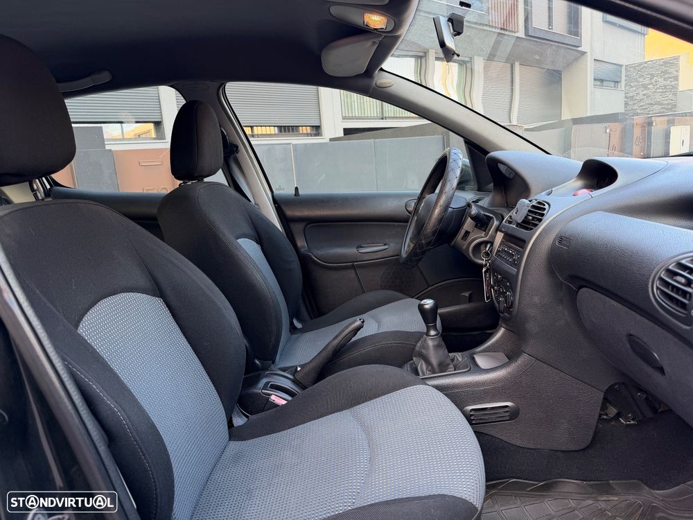 Peugeot 206 1.1 XT - 12