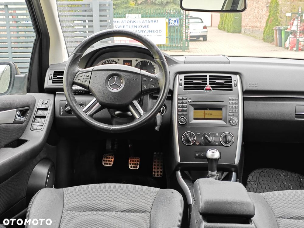 Mercedes-Benz Klasa B 200 CDI - 31