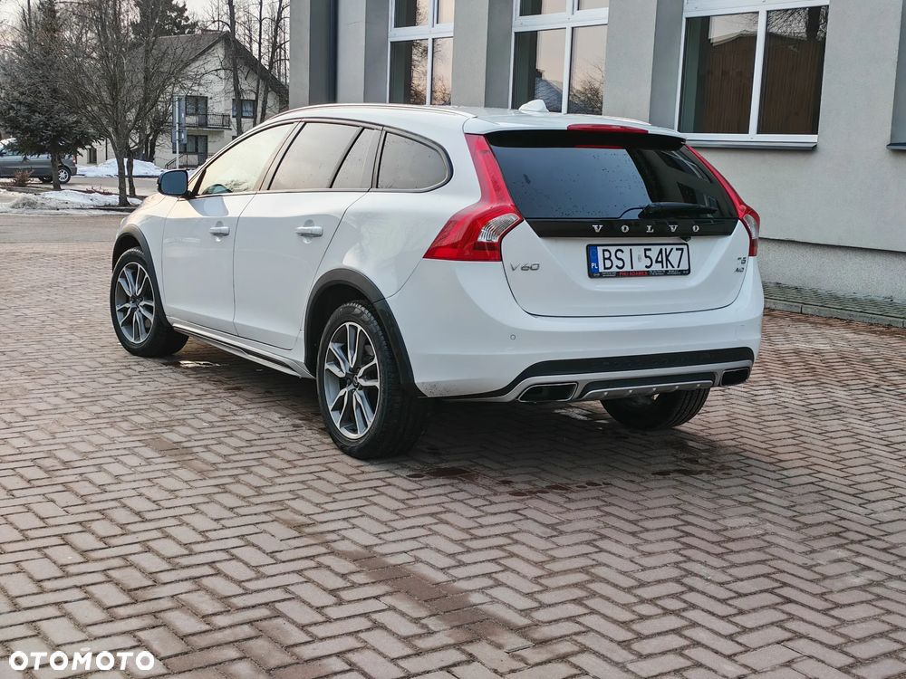 Volvo V60 Cross Country - 5