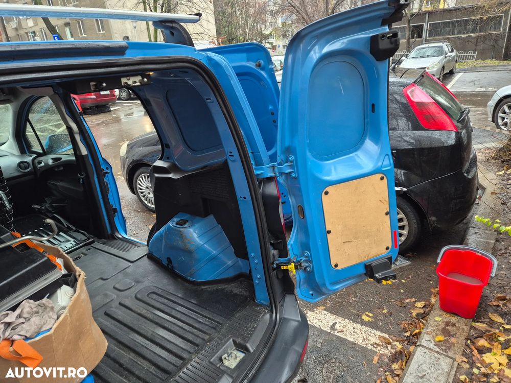 Ford Transit Courier - 10