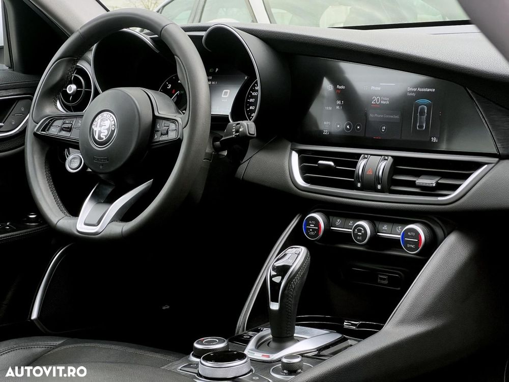 Alfa Romeo Giulia - 8