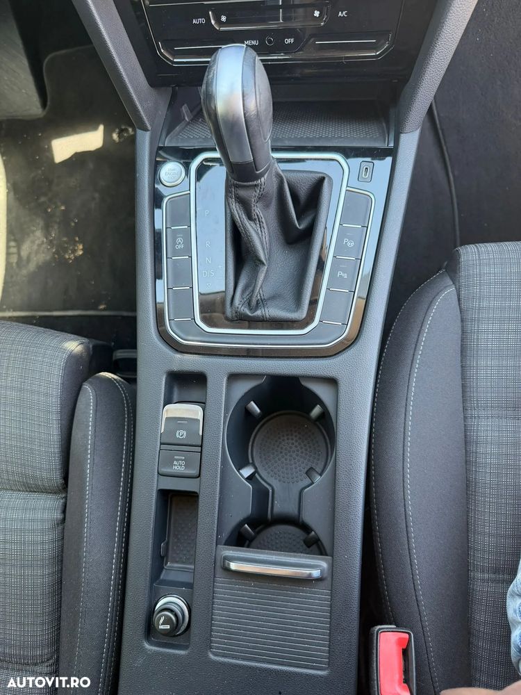 Volkswagen Passat 2.0 TDI SCR DSG Comfortline - 9