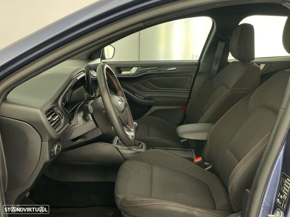 Ford Focus 1.0 EcoBoost MHEV ST-Line - 11