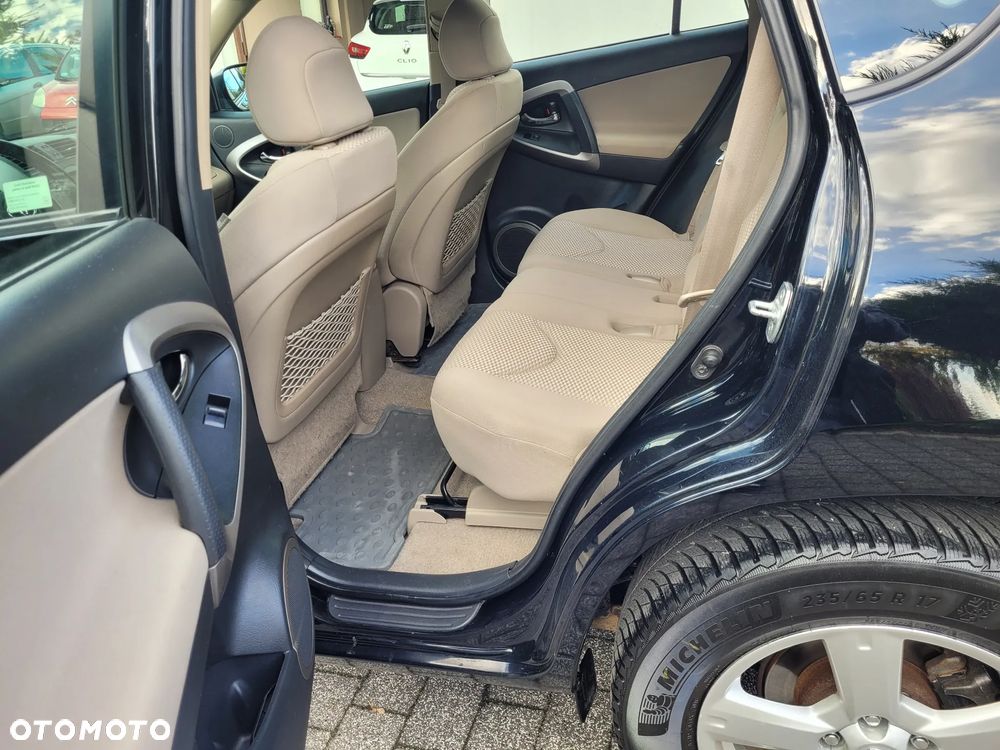 Toyota RAV4 2.2 D-4D Prestige - 10