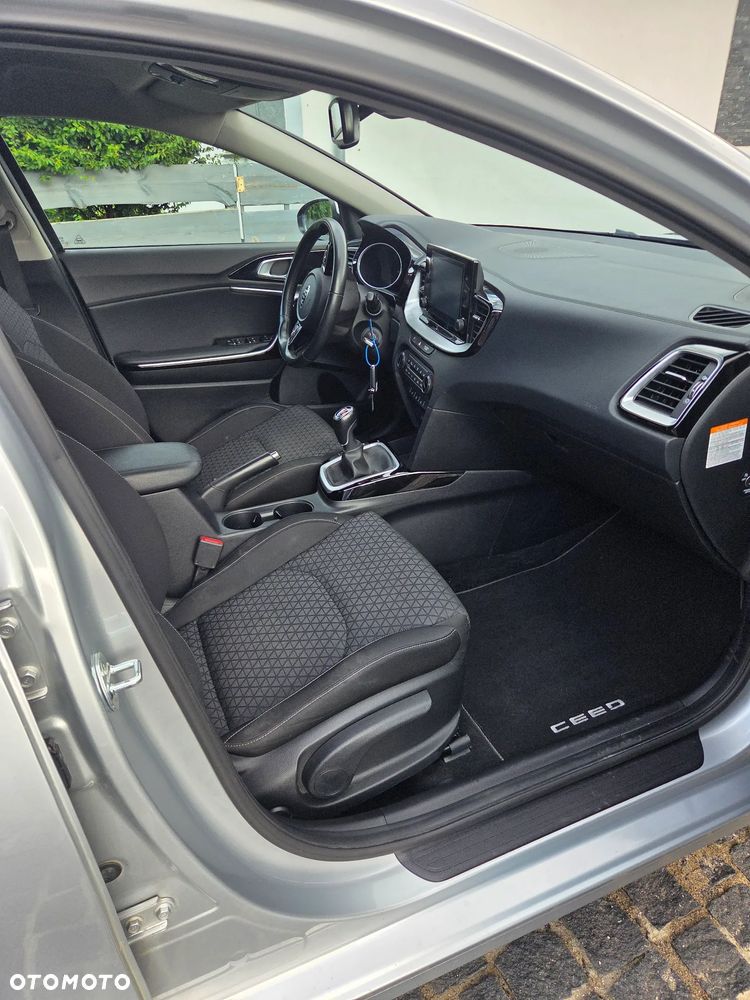 Kia Ceed 1.6 CRDi Eco-Dynamics+ (48V Mild-Hybrid) Platinum Edition - 20