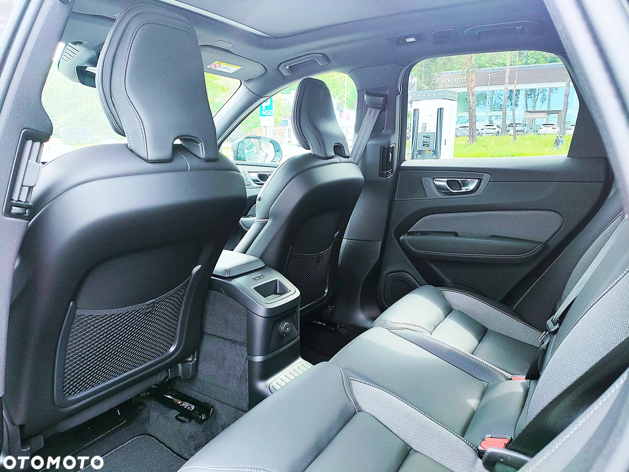 Volvo XC 60 T6 Plug-In Hybrid AWD Ultra Dark - 10