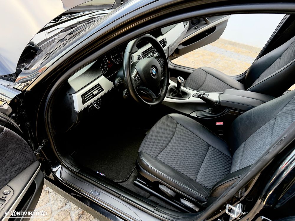 BMW 320 d Navigation Sport - 40