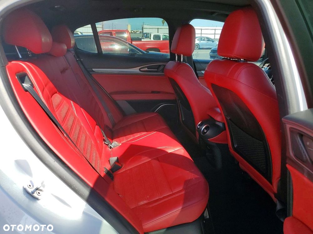 Alfa Romeo Stelvio 2.0 Turbo 16V AT8-Q4 Ti - 12