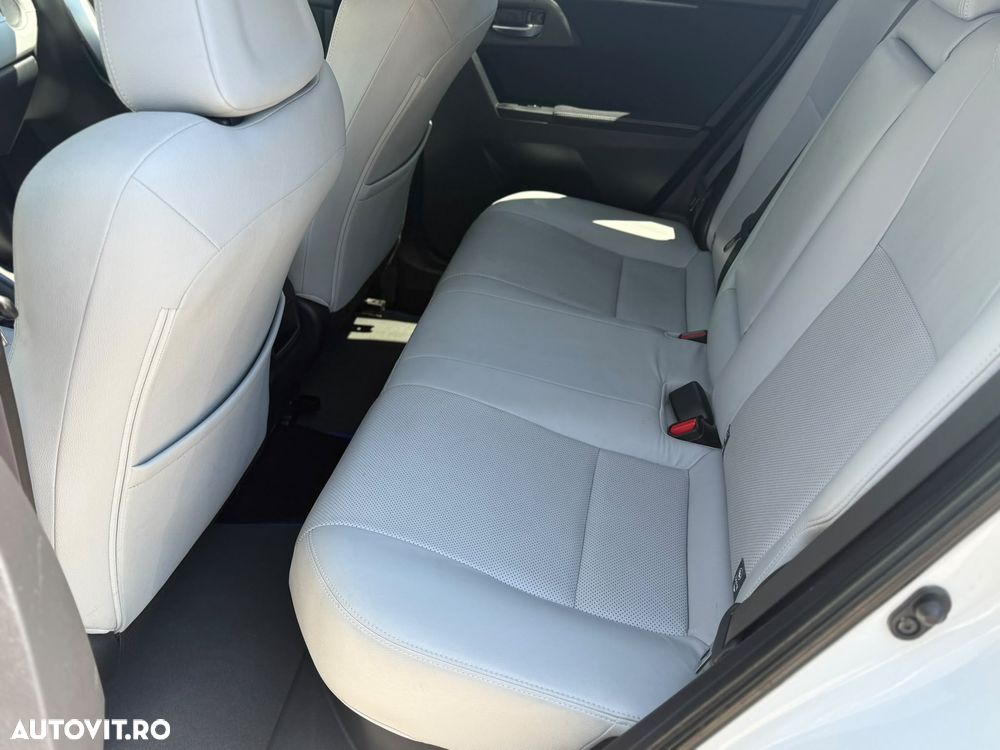 Toyota Auris - 22
