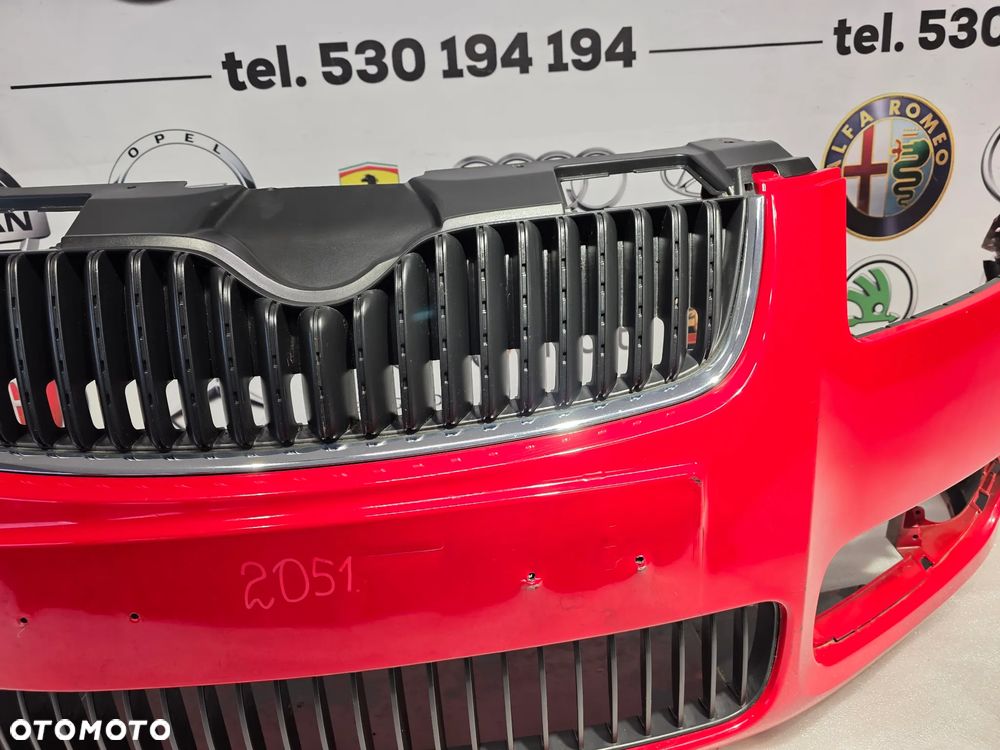 SKODA ROOMSTER / FABIA II 07-10 5J0 ZDERZAK PRZEDNI PRZÓD ŁADNY KOLOR CZERWONY + ATRAPA + KRATKA NR 5J0807221 NR AUKCJI NZ2051 - 18