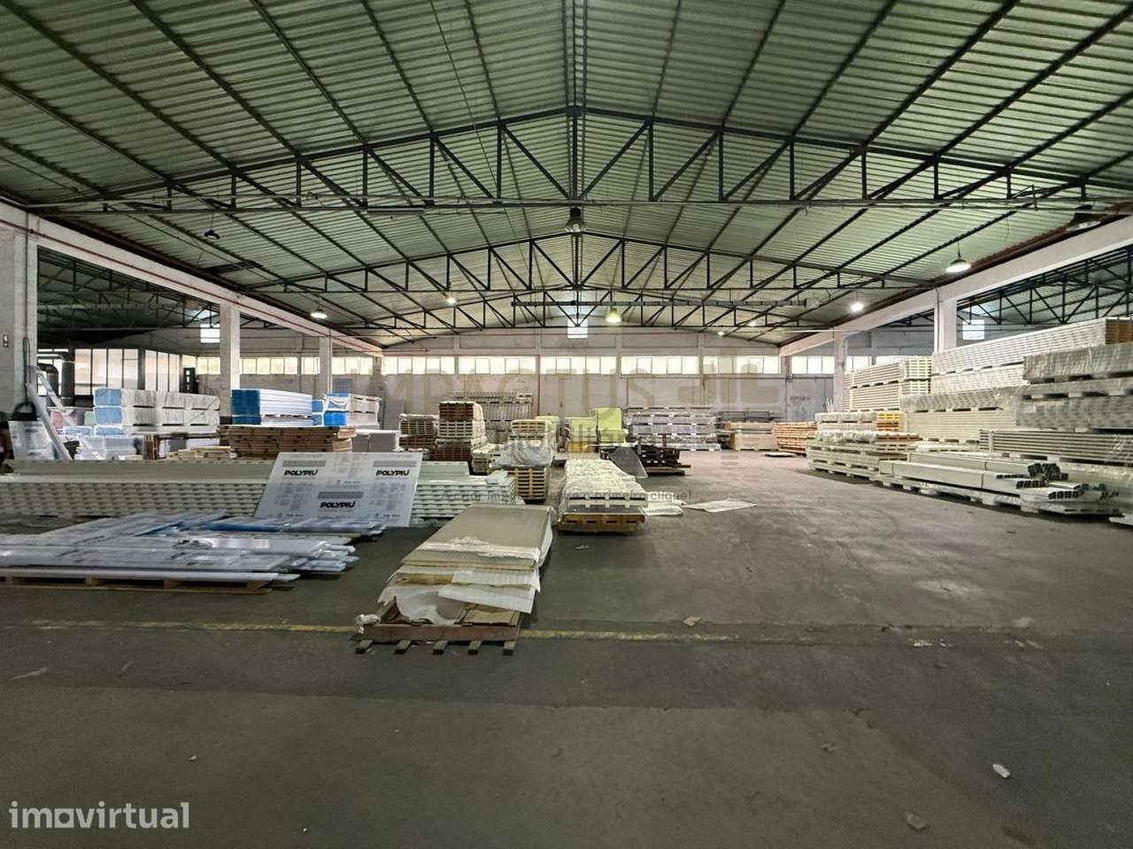 Armazém em Zona Industrial - Grande imagem: 2/15