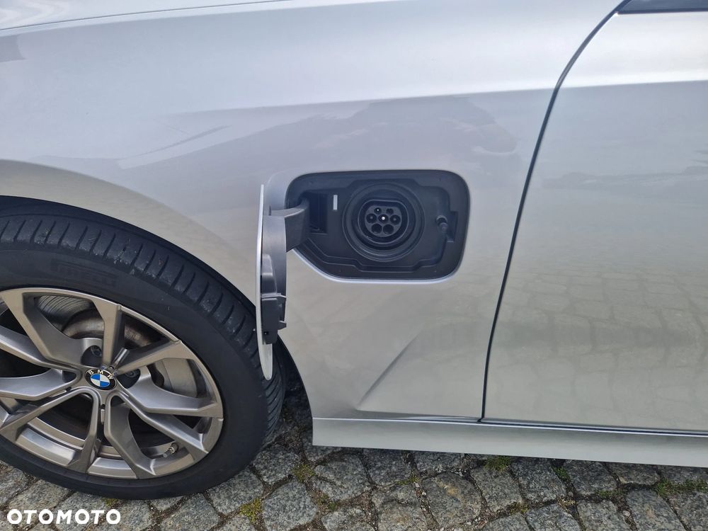 BMW Seria 3 330e xDrive - 19