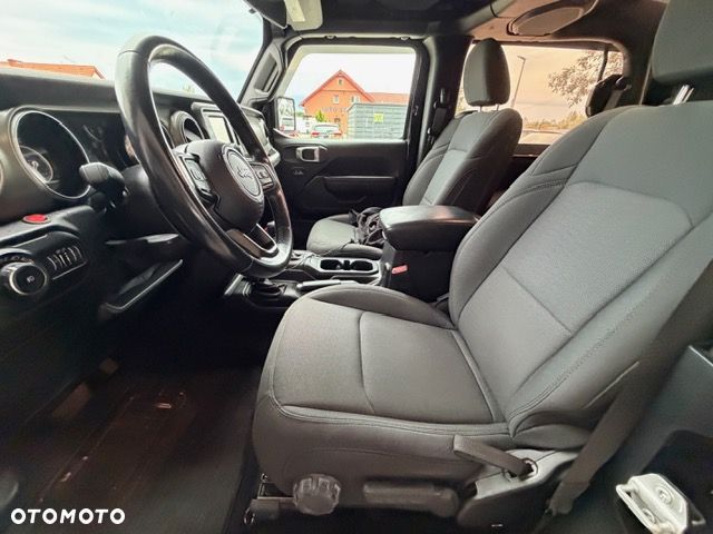 Jeep Wrangler - 13