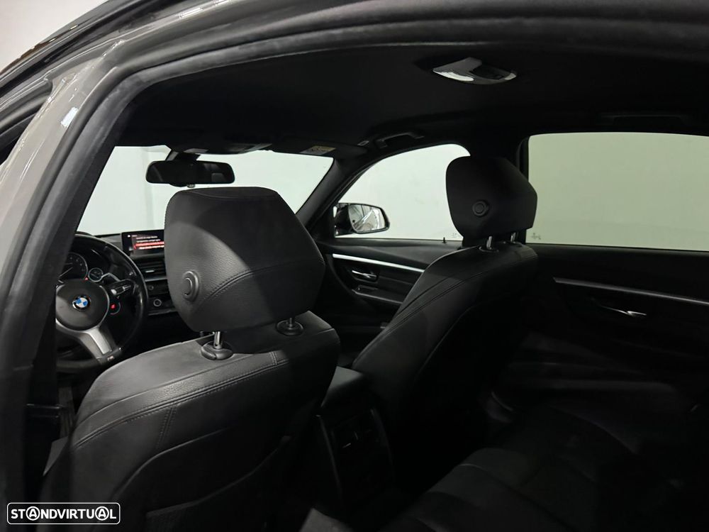 BMW 330 e iPerformance Pack M - 11