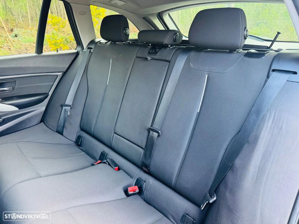 BMW 318 d Sport Line - 37