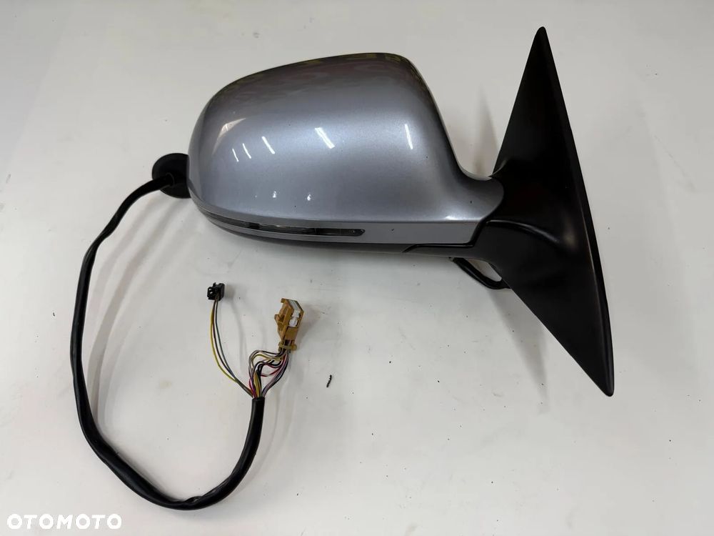 AUDI A8 D3 II LIFT LUSTERKO PRAWE 14+3 PIN KOLOR LY7J - 1