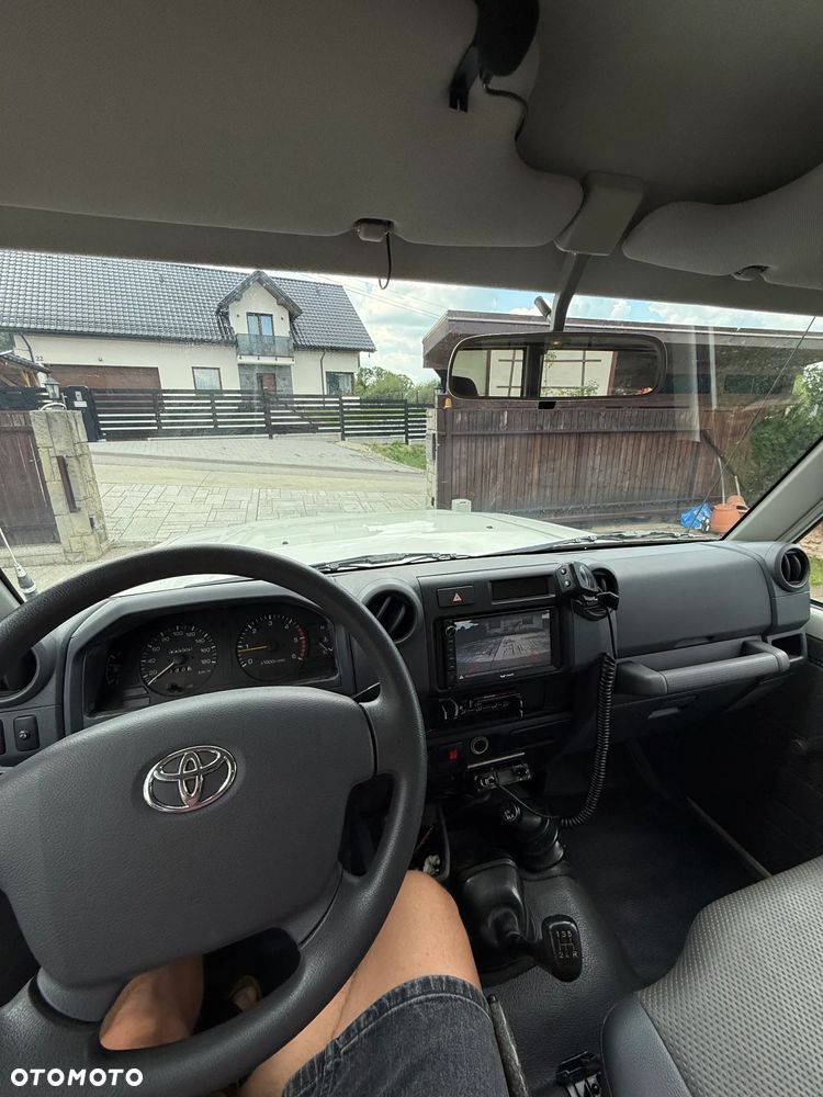 Toyota Land Cruiser - 11