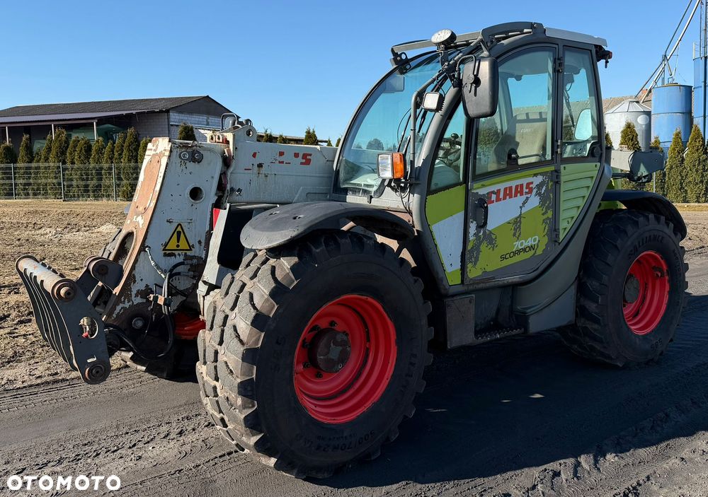 Claas scorpion 7040 - 3