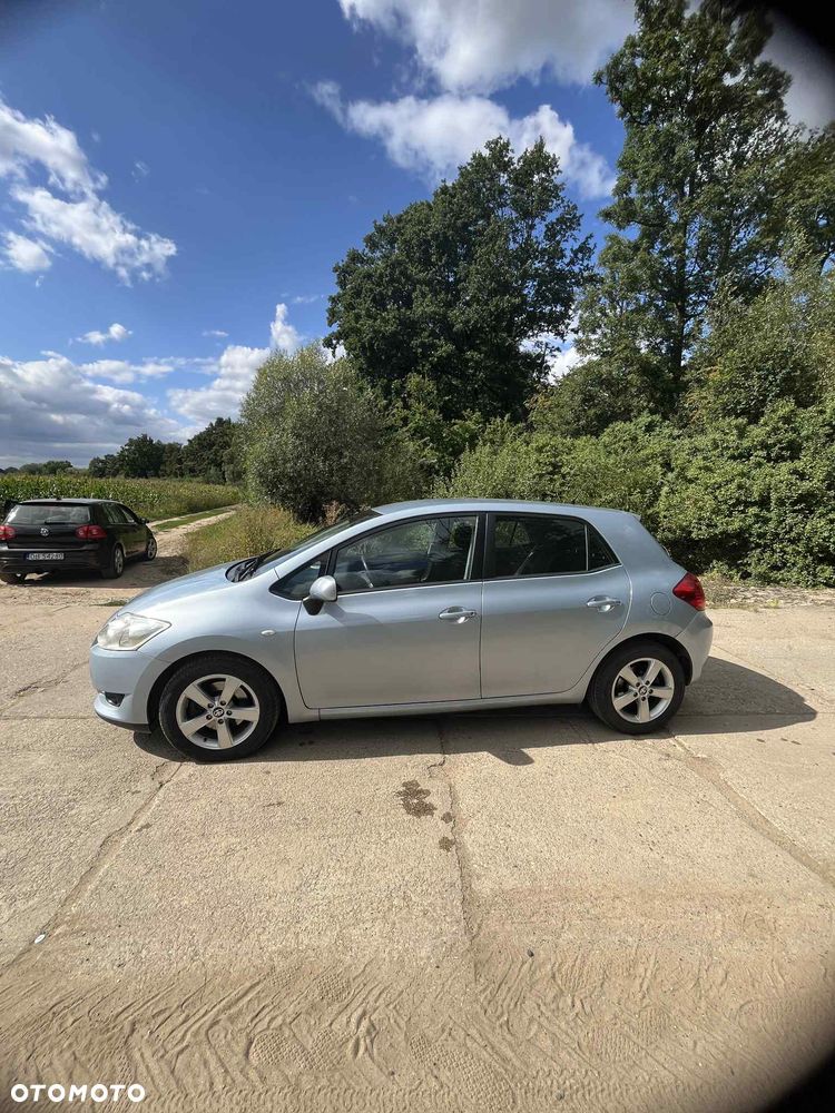Toyota Auris 2.0 D-4D Sol - 2