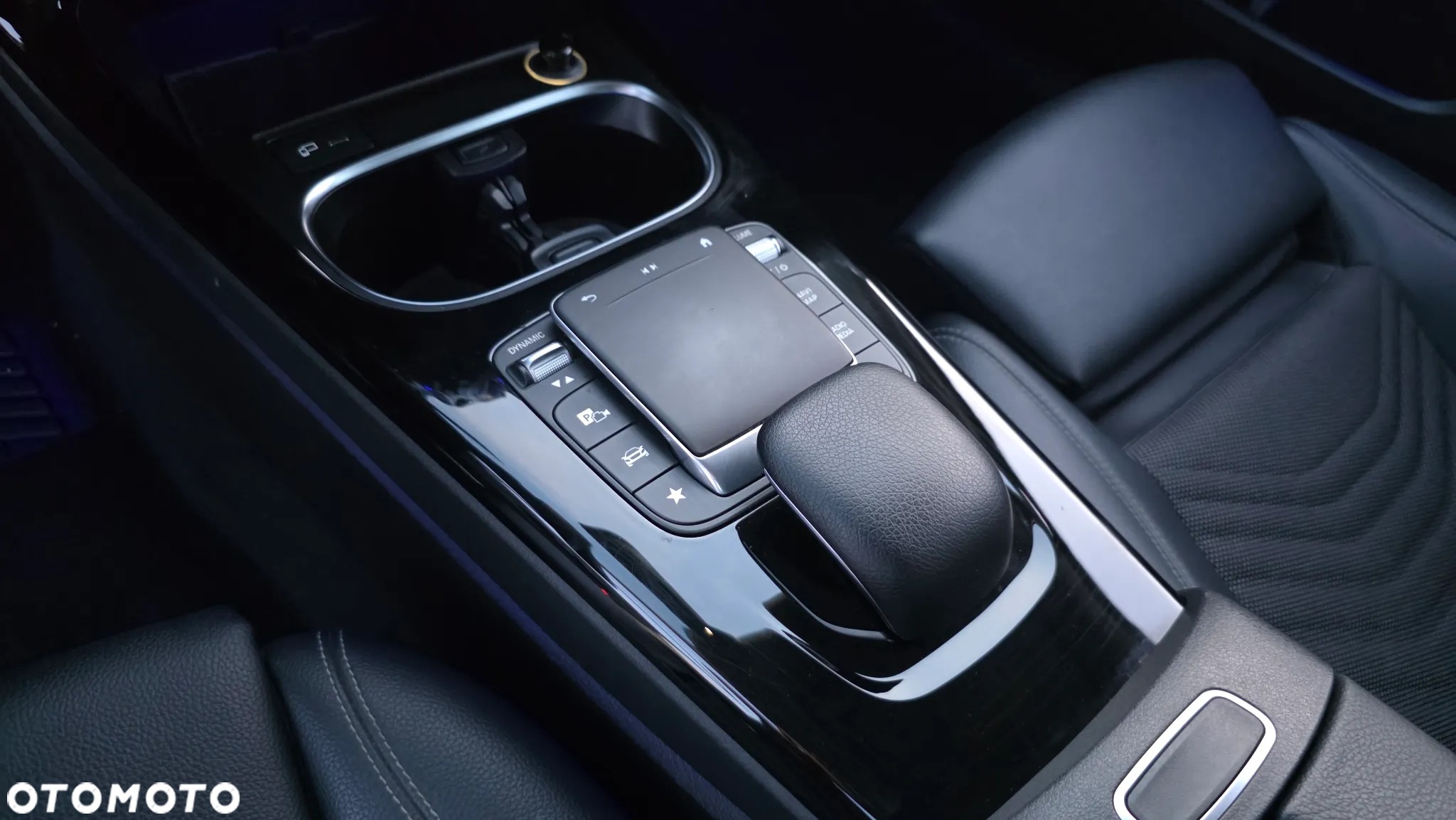 Mercedes-Benz Klasa A 180 7G-DCT Progressive Advanced - 24
