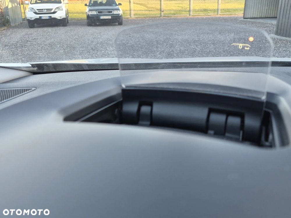 Renault Megane ENERGY TCe 205 EDC GT - 9