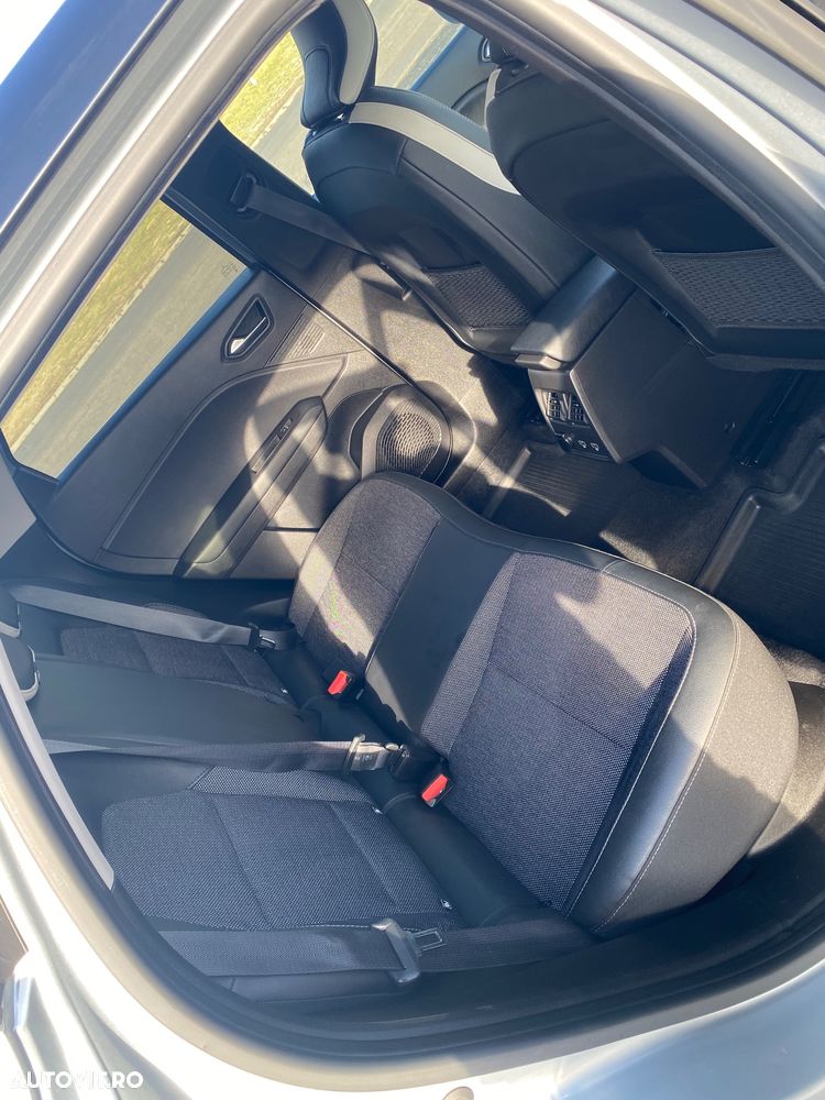 Renault Captur MHEV 140 Techno - 12