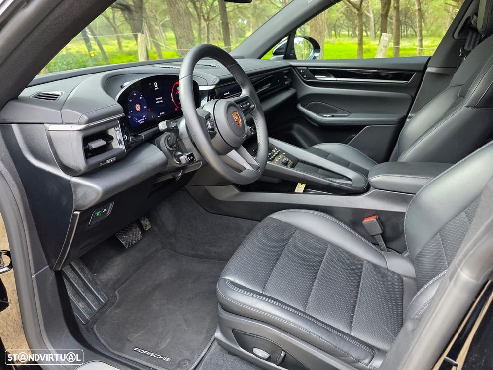 Porsche Macan Electric 4 - 8