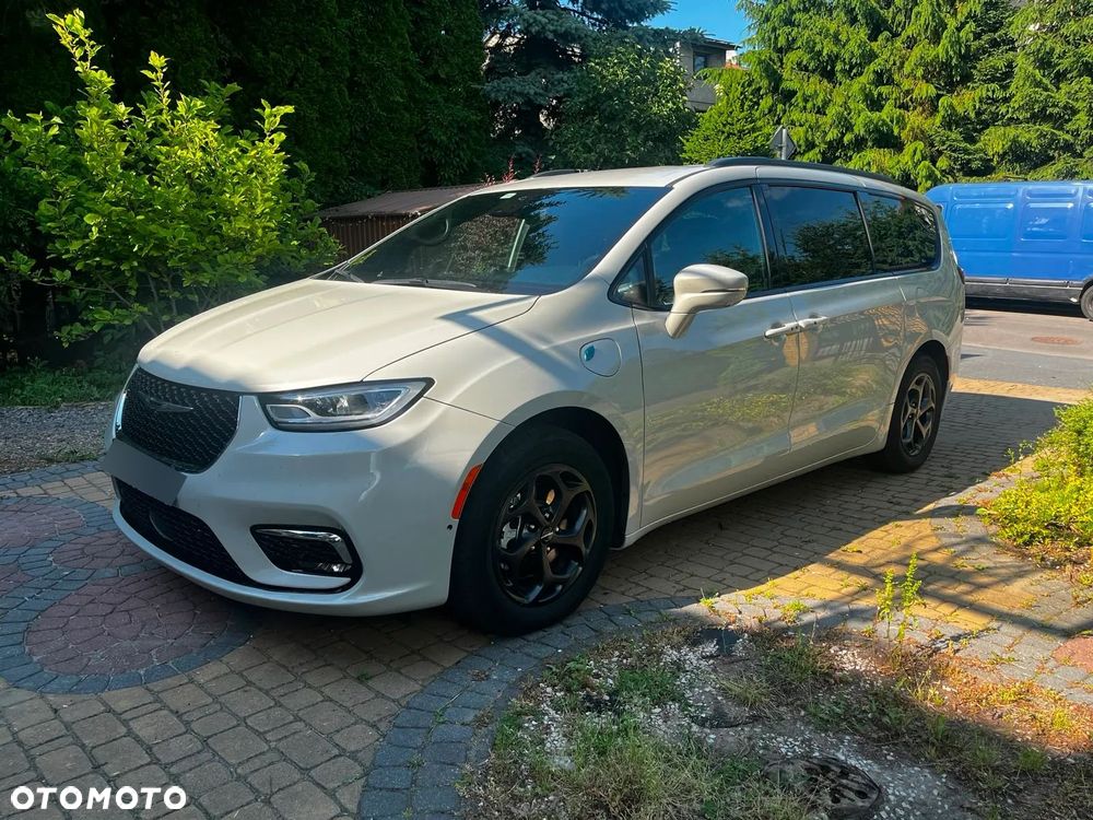 Chrysler Pacifica - 1