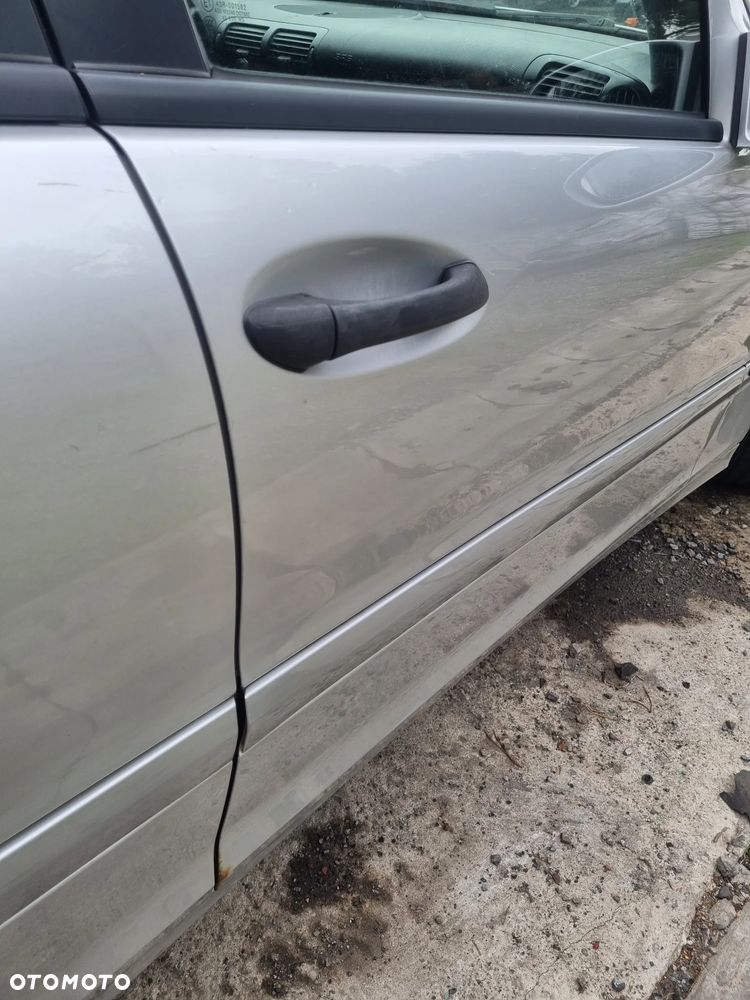 MERCEDES S203 00-04 2002 r. KOMBI C744 drzwi prawy przód prawe przednie * - 6