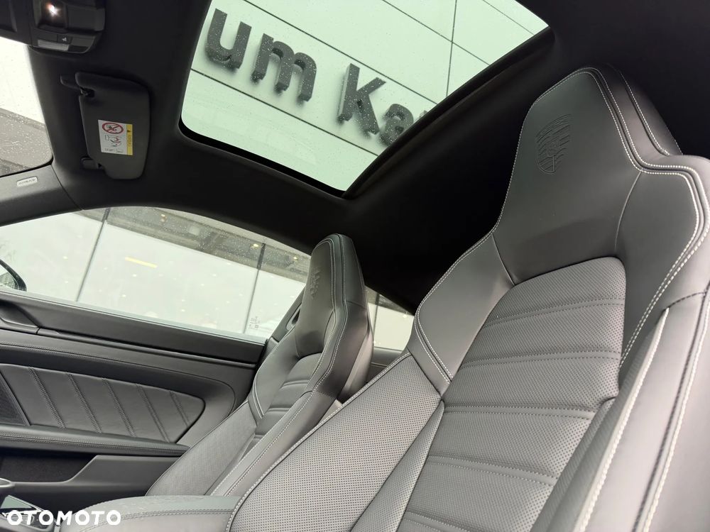 Porsche 911 Carrera - 24