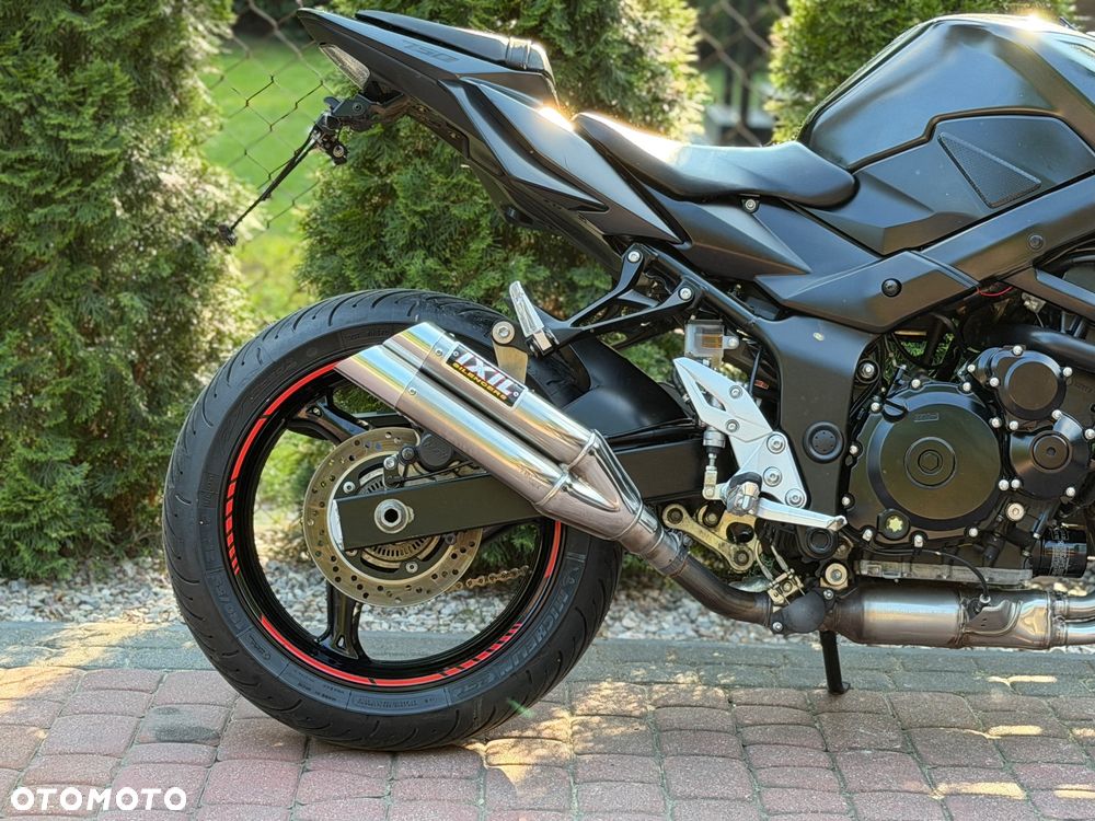 Suzuki GSR - 9