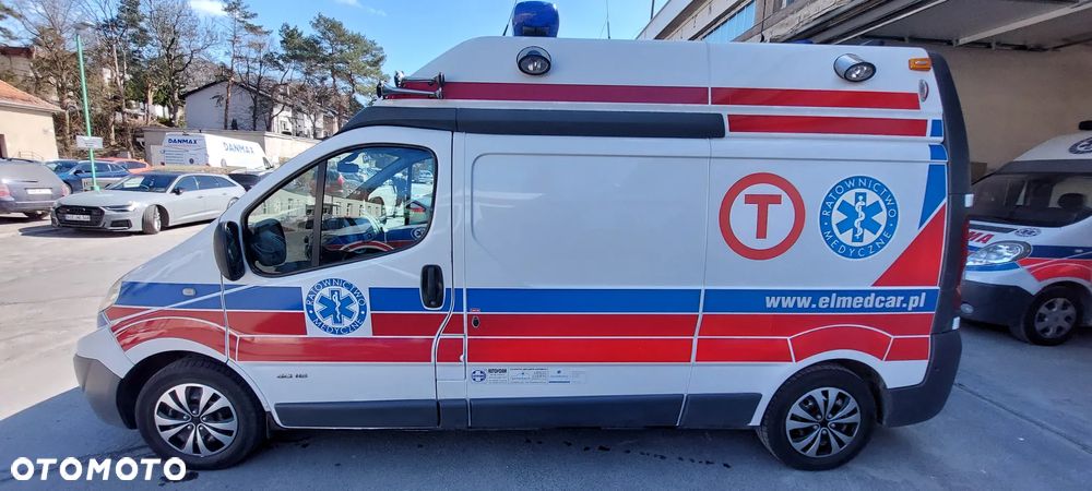 Renault Trafic ambulans - 6
