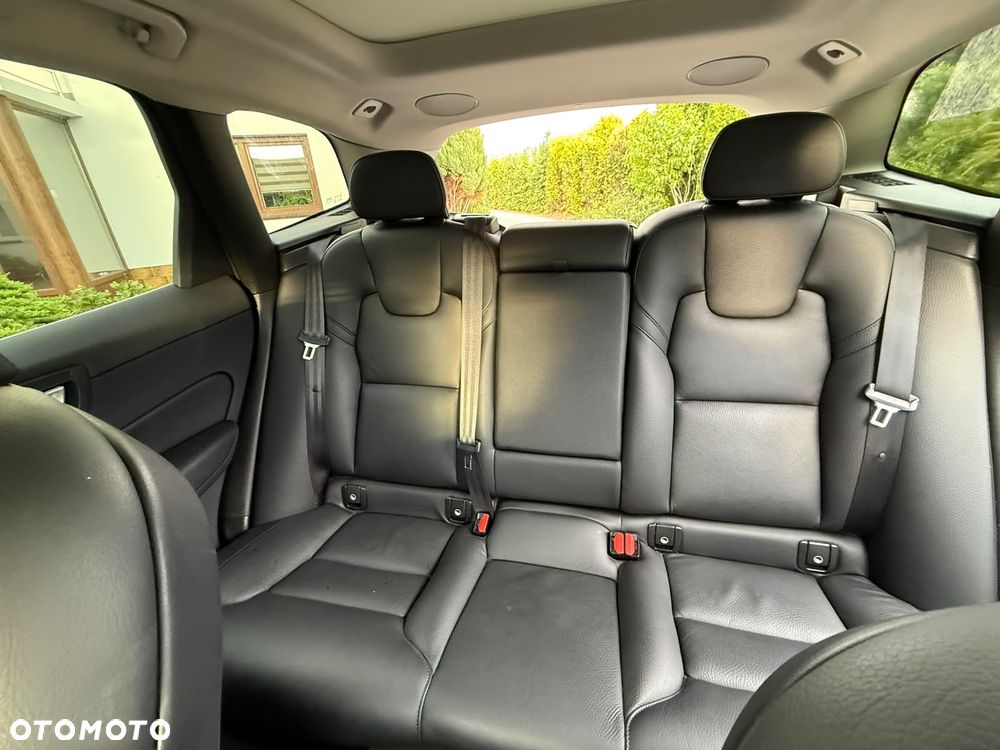 Volvo XC 60 B5 B AWD Ultimate Bright - 15