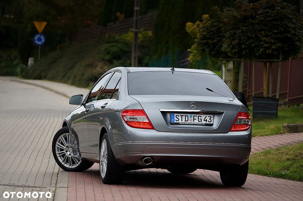 Mercedes-Benz Klasa C 180 CGI BlueEff Avantgarde - 2