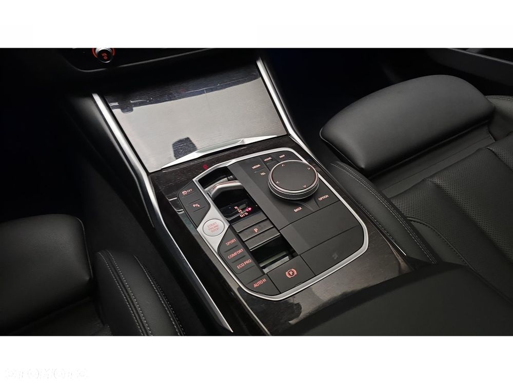 BMW Seria 3 320d xDrive - 22