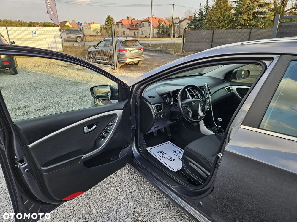 Hyundai i30 blue Kombi 1.6 CRDi Style - 17