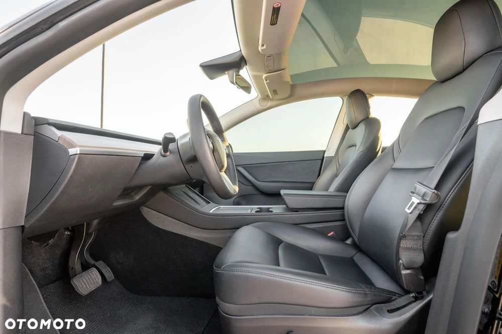 Tesla Model Y Long Range RWD - 13