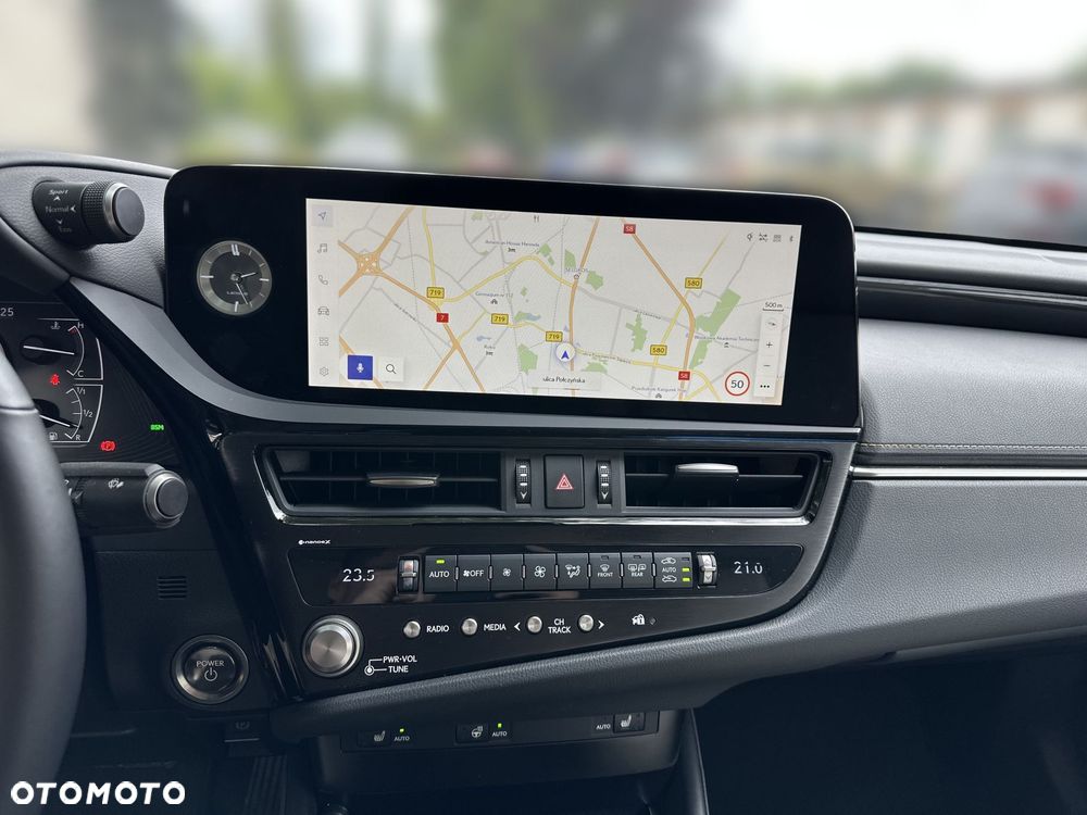Lexus ES 300h Business Edition - 18