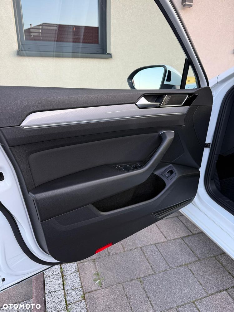 Volkswagen Passat 2.0 TDI SCR DSG 4Motion Business - 26