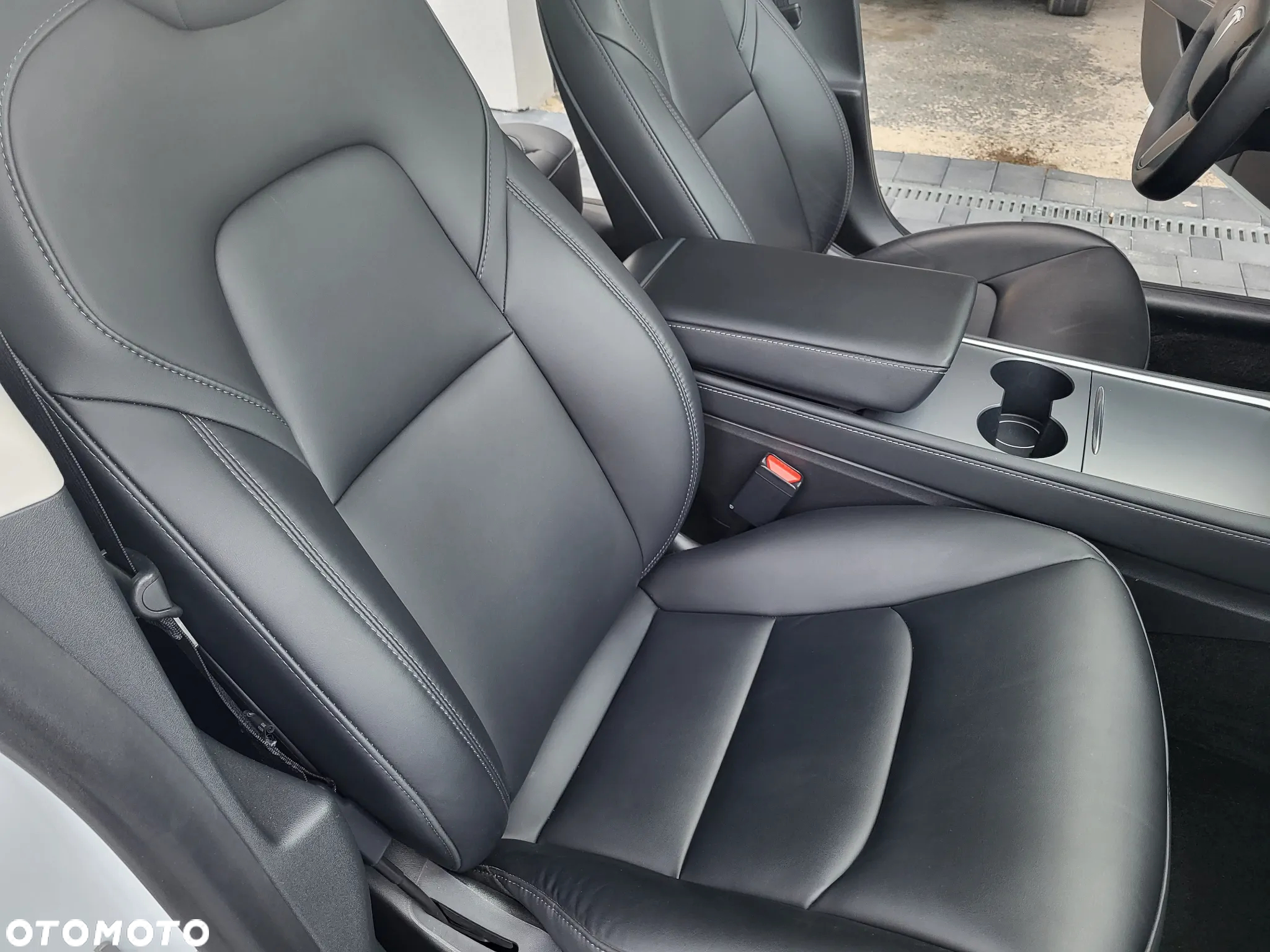 Tesla Model 3 - 25