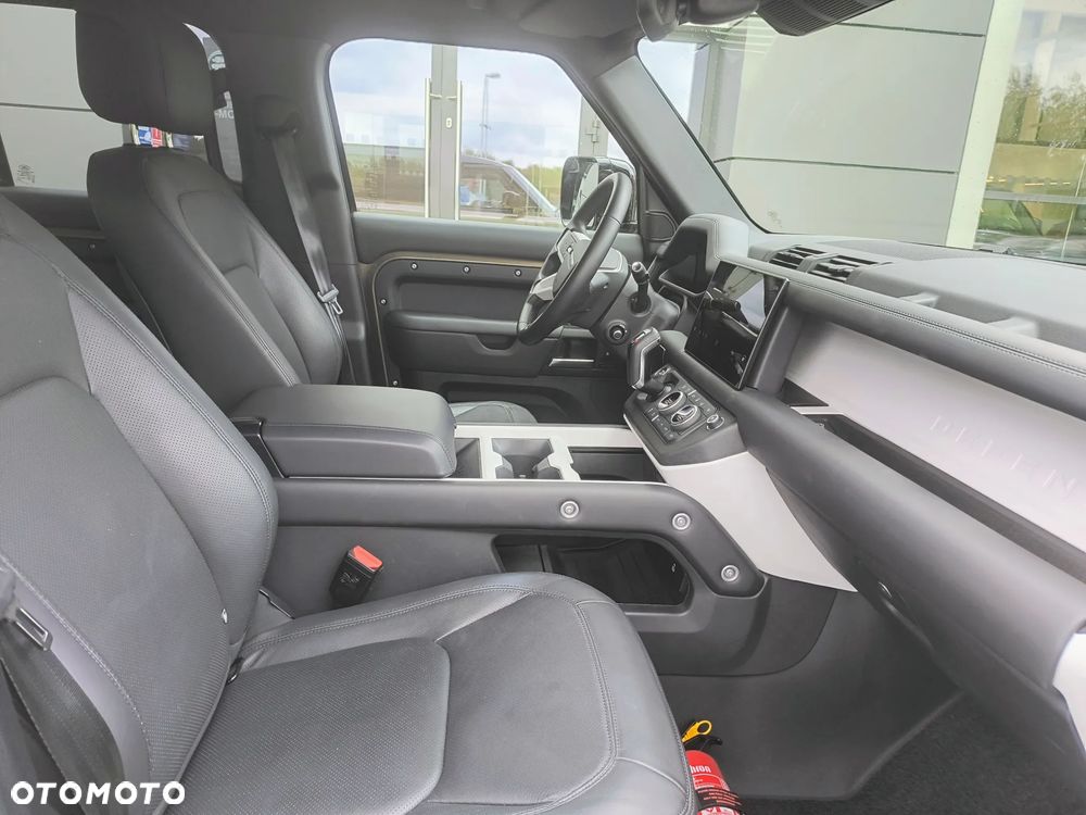 Land Rover Defender - 18