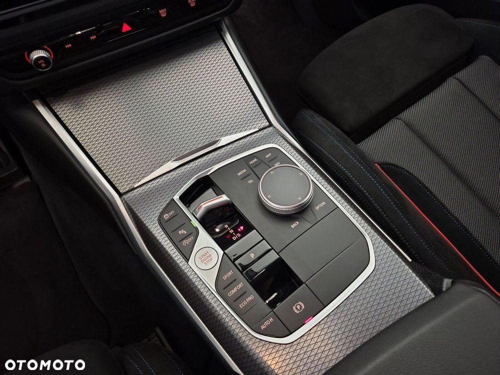 BMW Seria 3 330i xDrive M Sport - 25