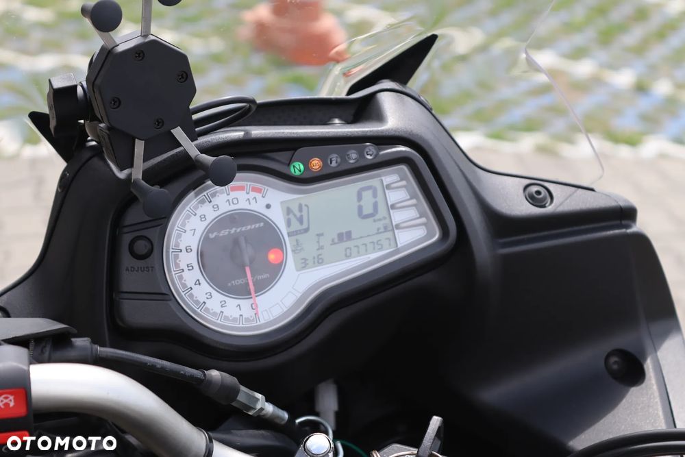 Suzuki V-STROM - 18