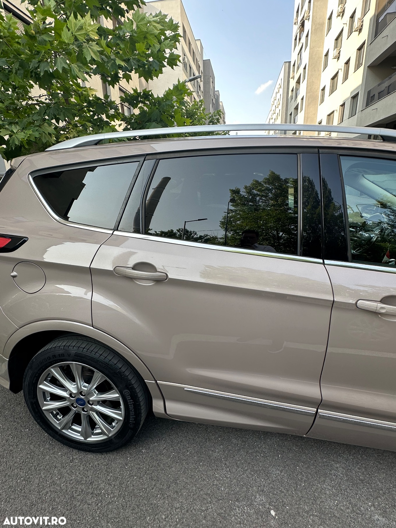 Ford Kuga 2.0 TDCi 4WD Powershift Vignale - 8