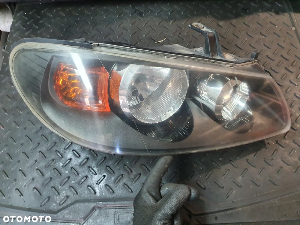 Nissan Almera N16 00-06 REFLEKTOR PRAWY PRZEDNI PRZÓD OE 26010BN67A EUROPA - 1