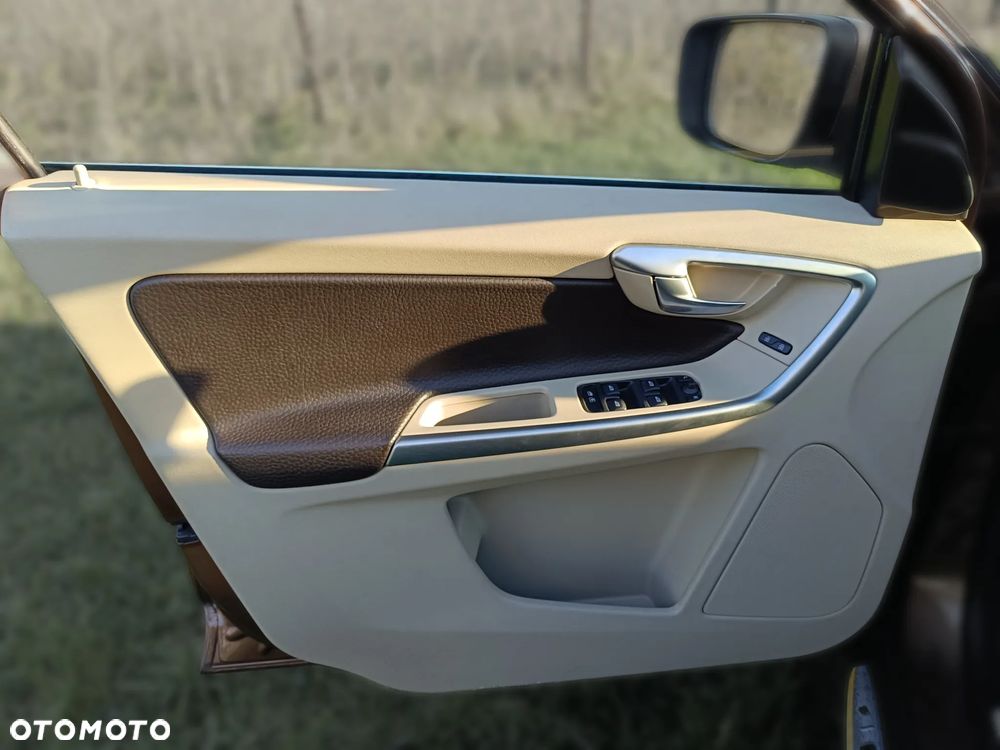 Volvo XC 60 DRIVe R Design - 22