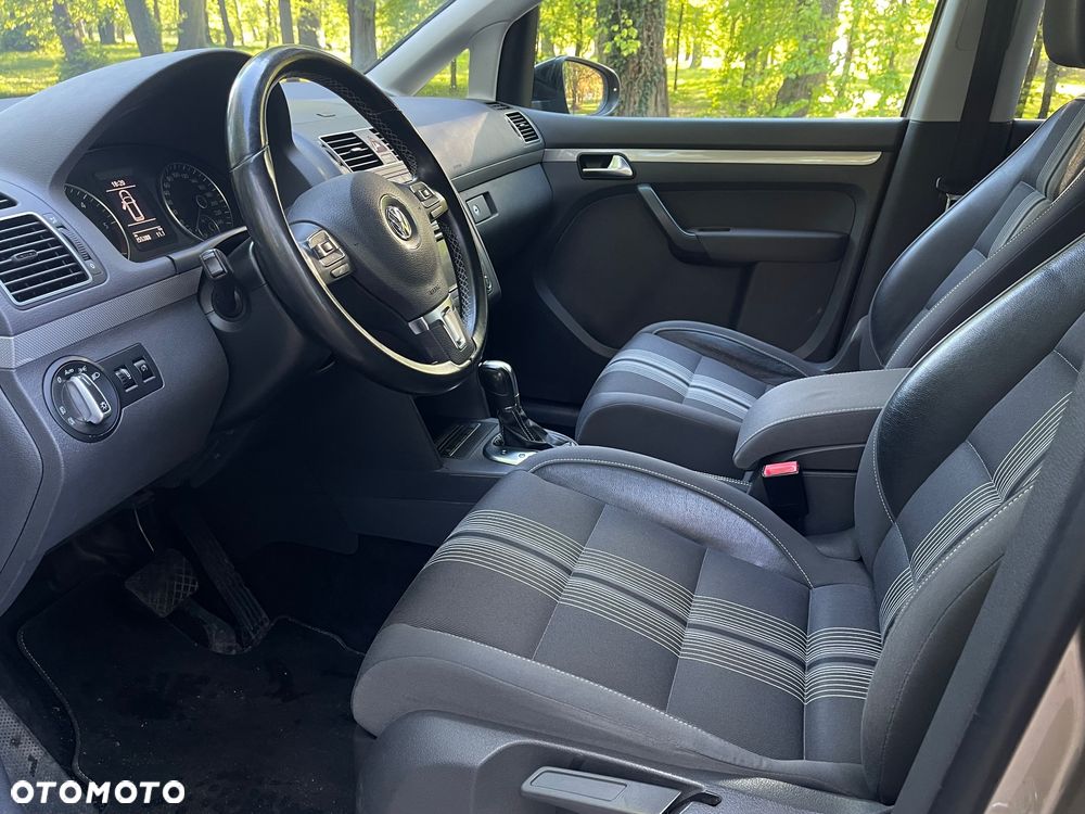 Volkswagen Touran 2.0 TDI DPF DSG MATCH - 12