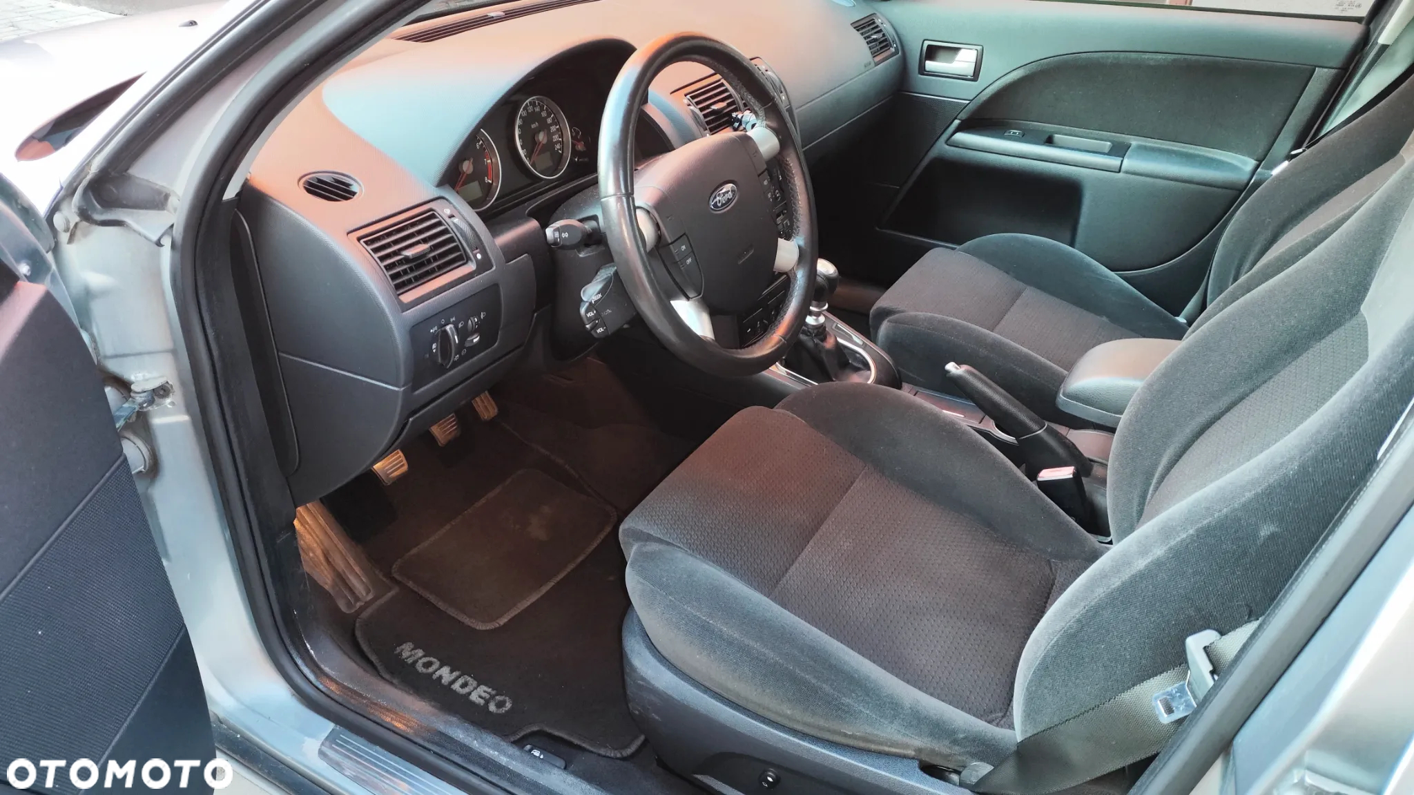 Ford Mondeo 2.0 Ghia - 7