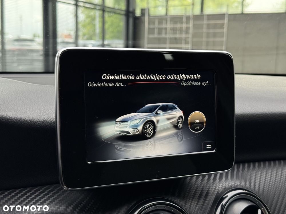 Mercedes-Benz GLA 180 7G-DCT - 34