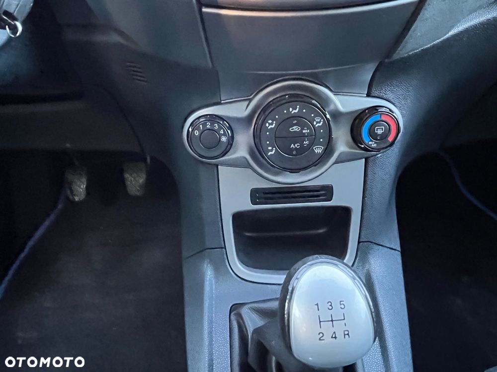 Ford Fiesta - 12